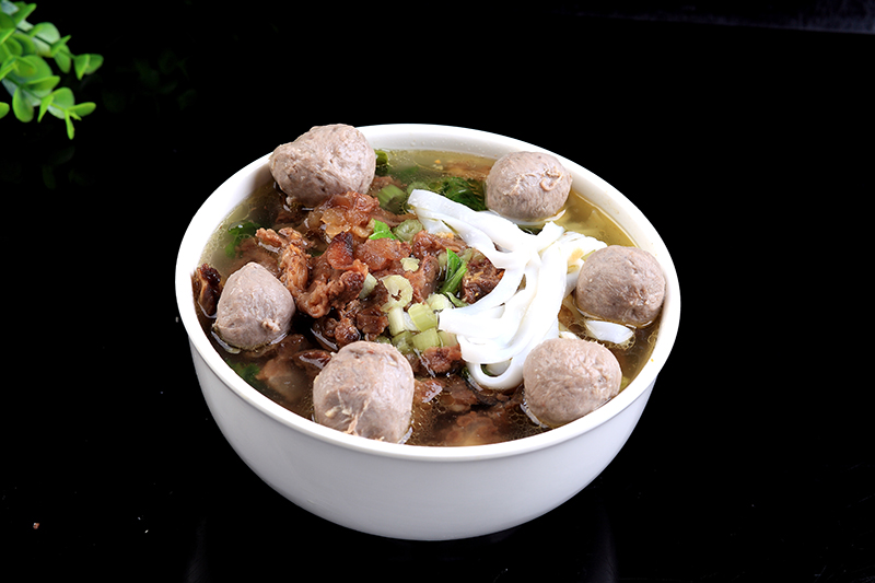 牛腩拼牛肉丸汤粉