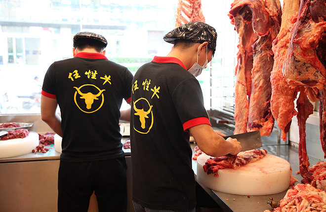 餐厅明档牛肉现切展示图